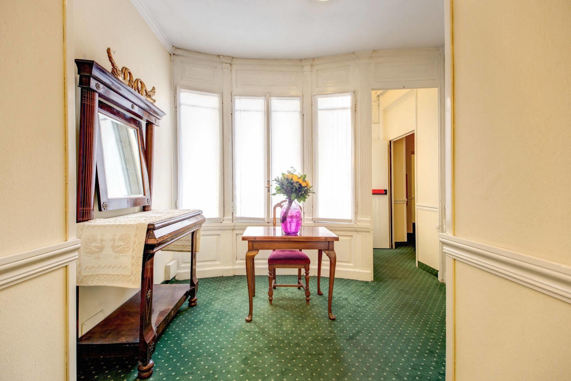 Hotel St. Moritz Рим Екстериор снимка