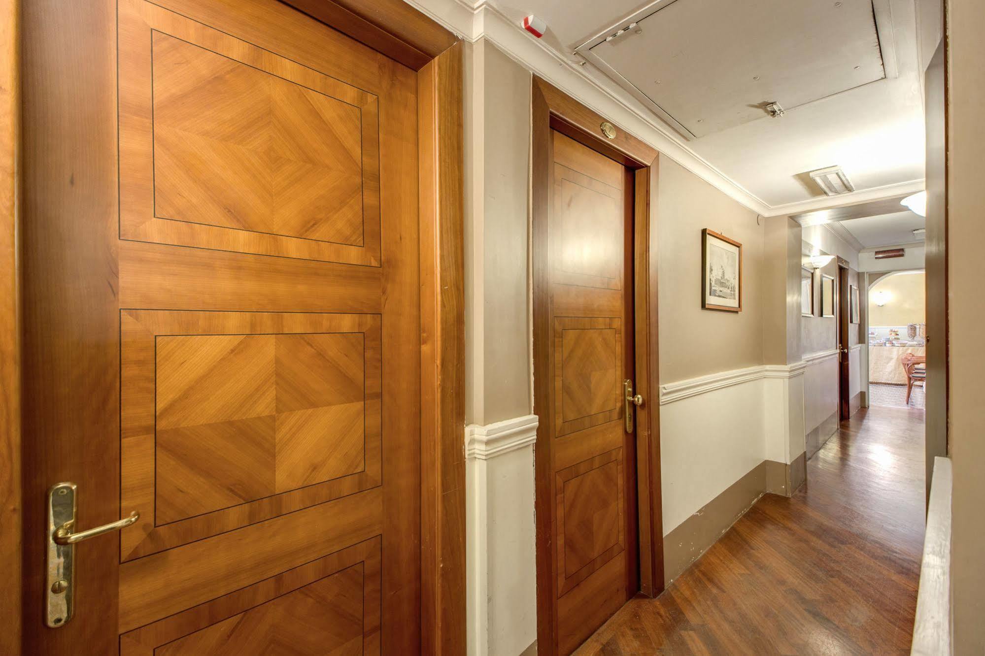 Hotel St. Moritz Рим Екстериор снимка